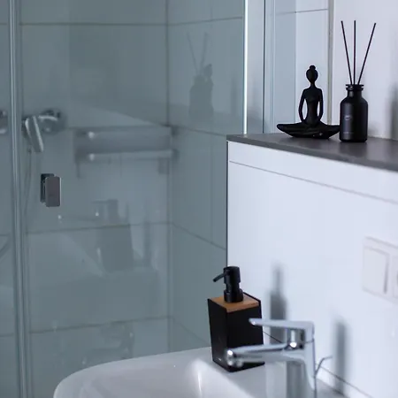Apartment Cityappartment Hünfeld- Smarttv Freewlan Balkon, In Wenigen Minuten Am Bahnhof, Innenstadt Und Doch Ruhig Gelegen - Ideal Für Paare Oder Geschäftsreisen