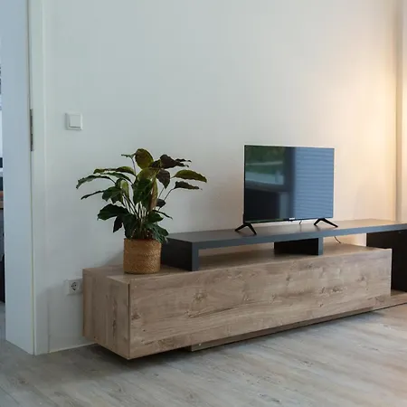 Cityappartment Huenfeld- Smarttv Freewlan Balkon, In Wenigen Minuten Am Bahnhof, Innenstadt Und Doch Ruhig Gelegen - Ideal Fuer Paare Oder Geschaeftsreisen Апартаменты *
