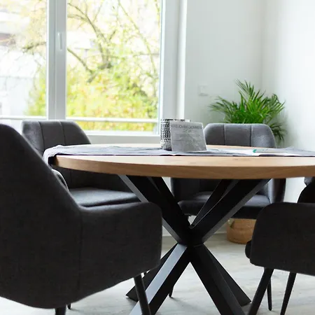 Apartment Cityappartment Hünfeld- Smarttv Freewlan Balkon, In Wenigen Minuten Am Bahnhof, Innenstadt Und Doch Ruhig Gelegen - Ideal Für Paare Oder Geschäftsreisen