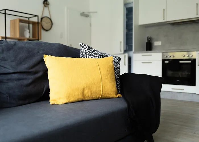 Apartment Cityappartment Hünfeld- Smarttv Freewlan Balkon, In Wenigen Minuten Am Bahnhof, Innenstadt Und Doch Ruhig Gelegen - Ideal Für Paare Oder Geschäftsreisen