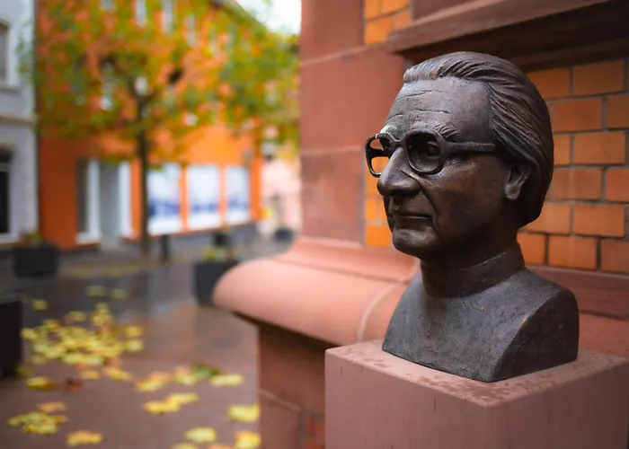 Cityappartment Huenfeld- Smarttv Freewlan Balkon, In Wenigen Minuten Am Bahnhof, Innenstadt Und Doch Ruhig Gelegen - Ideal Fuer Paare Oder Geschaeftsreisen * Hünfeld